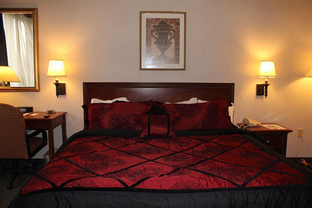 Raritan Hotel Едисън Екстериор снимка