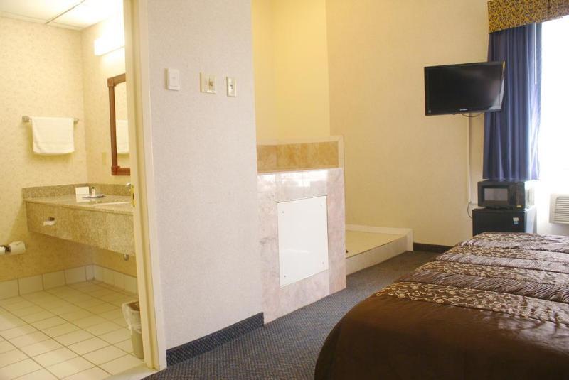 Raritan Hotel Едисън Екстериор снимка
